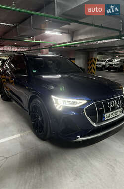 Позашляховик / Кросовер Audi e-tron 2020 в 