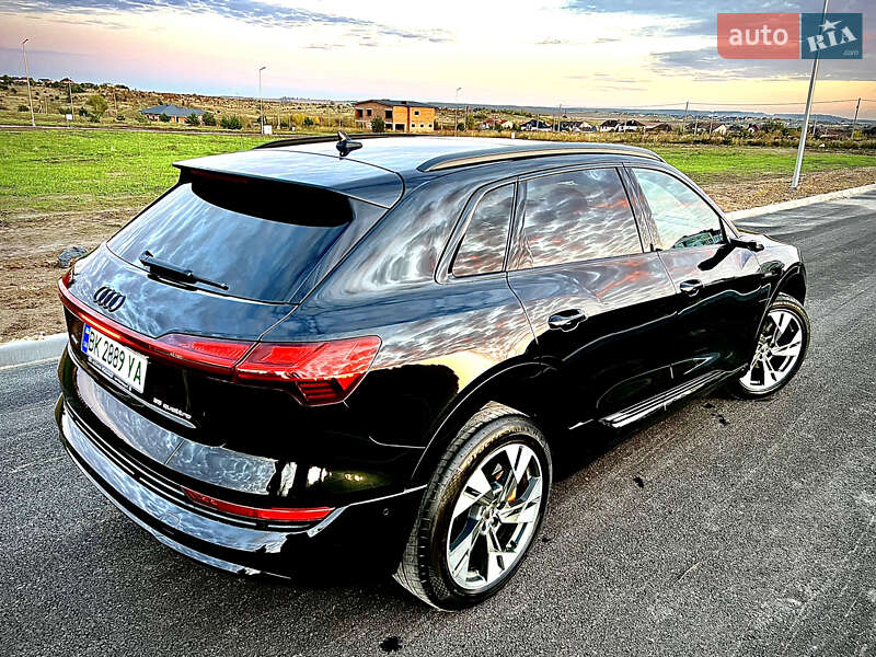 Внедорожник / Кроссовер Audi e-tron 2019 в Ровно