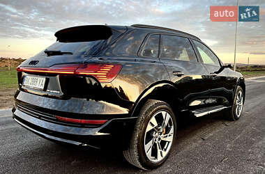 Внедорожник / Кроссовер Audi e-tron 2019 в 