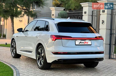 Внедорожник / Кроссовер Audi e-tron 2021 в 