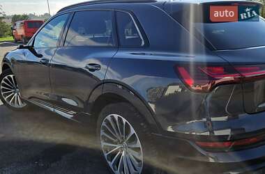 Внедорожник / Кроссовер Audi e-tron 2019 в 