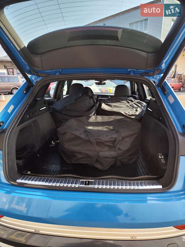 Внедорожник / Кроссовер Audi e-tron 2019 в Киеве