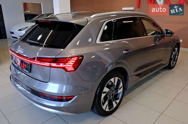 Внедорожник / Кроссовер Audi e-tron 2020 в 