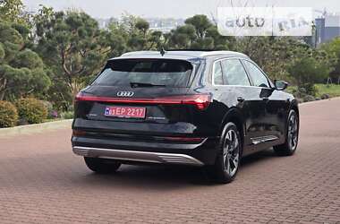 Позашляховик / Кросовер Audi e-tron 2021 в Чернівцях