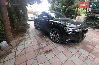 Внедорожник / Кроссовер Audi e-tron 2022 в 