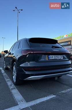 Внедорожник / Кроссовер Audi e-tron 2019 в 
