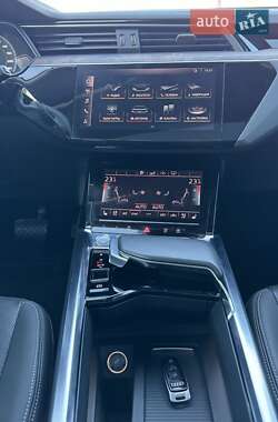 Внедорожник / Кроссовер Audi e-tron 2019 в 