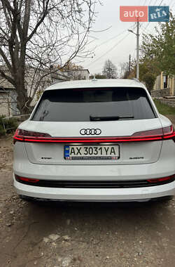 Внедорожник / Кроссовер Audi e-tron 2022 в 