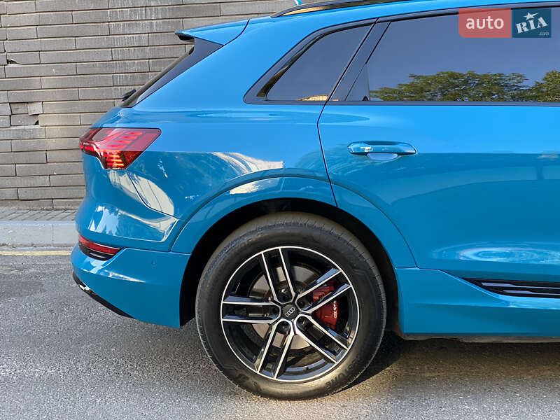Позашляховик / Кросовер Audi e-tron 2019 в Тернополі