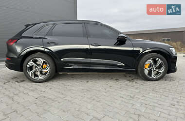 Внедорожник / Кроссовер Audi e-tron 2023 в 