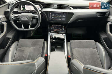 Внедорожник / Кроссовер Audi e-tron 2023 в 
