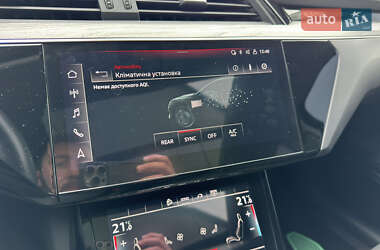 Внедорожник / Кроссовер Audi e-tron 2023 в 