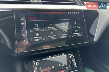 Внедорожник / Кроссовер Audi e-tron 2023 в 