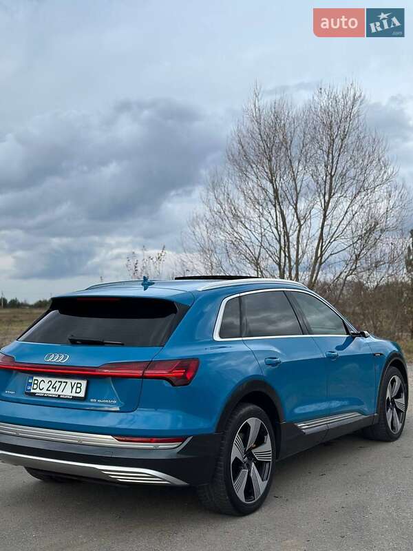 Позашляховик / Кросовер Audi e-tron 2018 в Жовкві