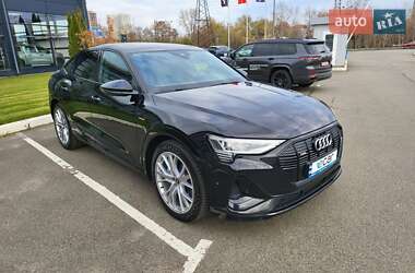 Внедорожник / Кроссовер Audi e-tron 2020 в 