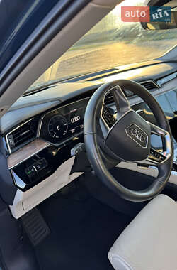 Внедорожник / Кроссовер Audi e-tron 2019 в 