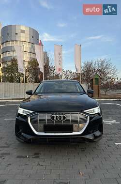 Внедорожник / Кроссовер Audi e-tron 2021 в 