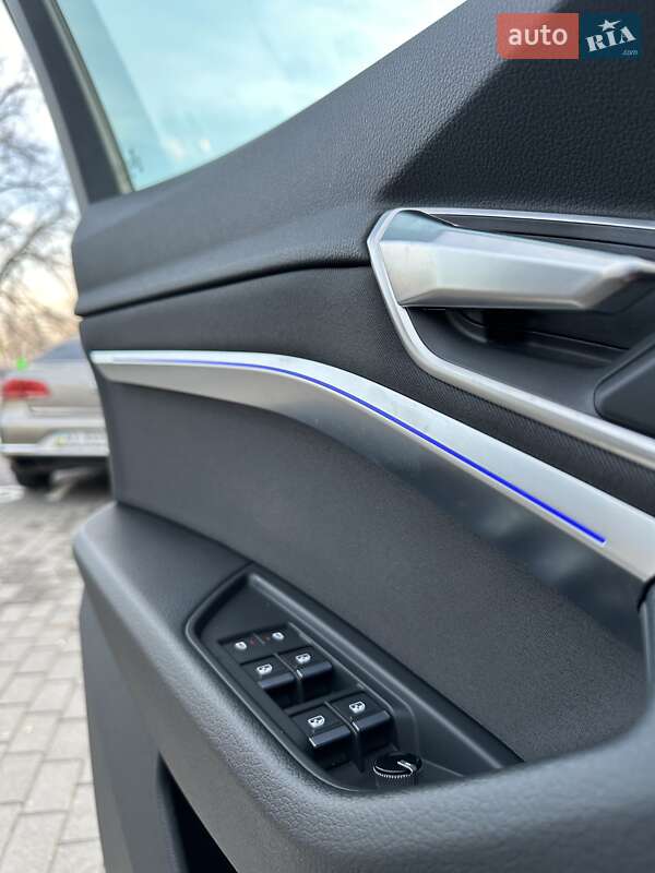 Внедорожник / Кроссовер Audi e-tron 2021 в Киеве