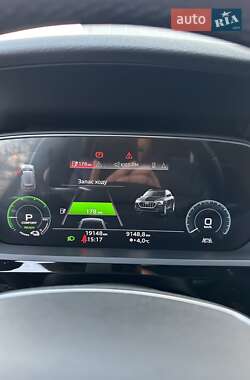 Внедорожник / Кроссовер Audi e-tron 2021 в 