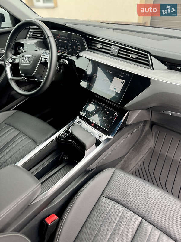 Внедорожник / Кроссовер Audi e-tron 2022 в Золочеве