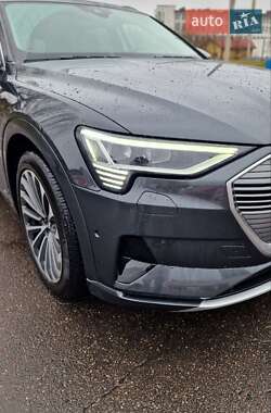 Внедорожник / Кроссовер Audi e-tron 2019 в 