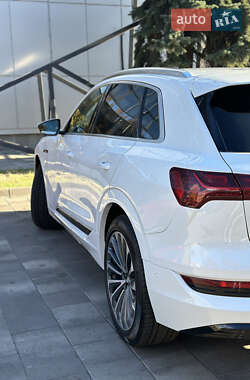 Позашляховик / Кросовер Audi e-tron 2019 в Полтаві