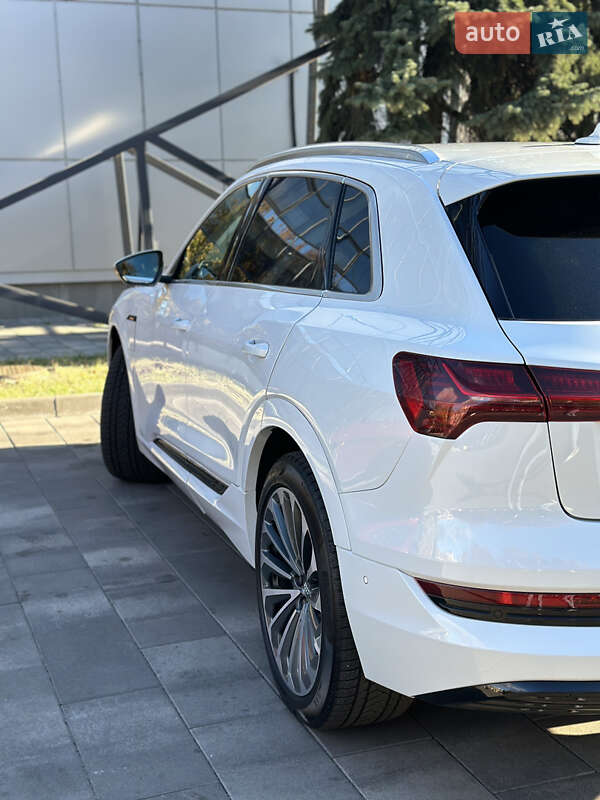 Внедорожник / Кроссовер Audi e-tron 2019 в Полтаве
