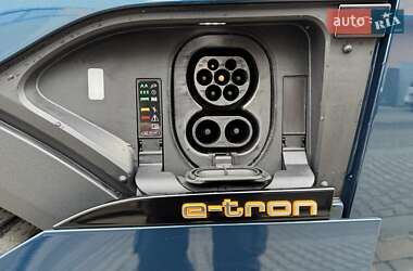 Внедорожник / Кроссовер Audi e-tron 2020 в 