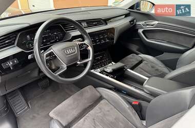 Внедорожник / Кроссовер Audi e-tron 2020 в 