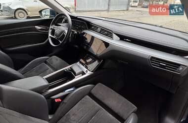 Внедорожник / Кроссовер Audi e-tron 2020 в 