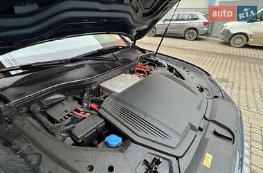 Внедорожник / Кроссовер Audi e-tron 2020 в 