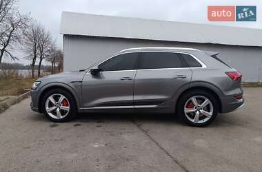Внедорожник / Кроссовер Audi e-tron 2019 в 
