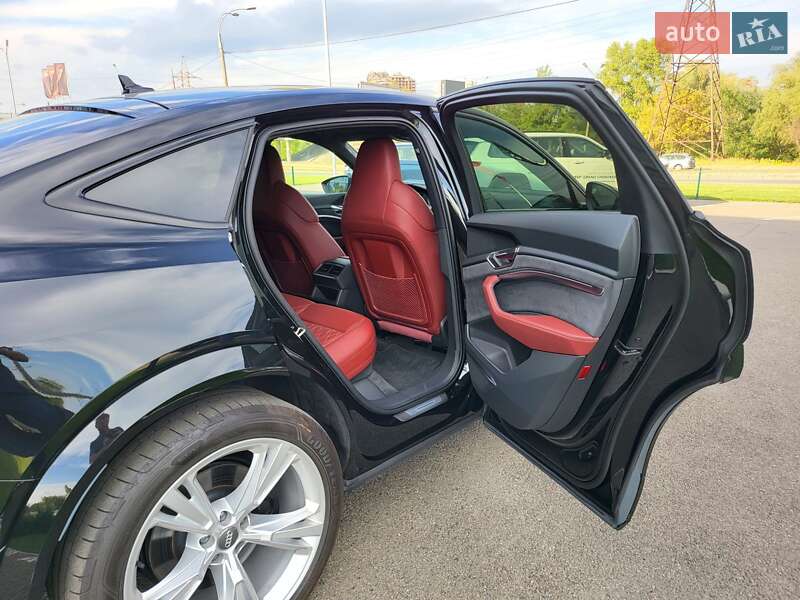 Внедорожник / Кроссовер Audi e-tron 2022 в Киеве