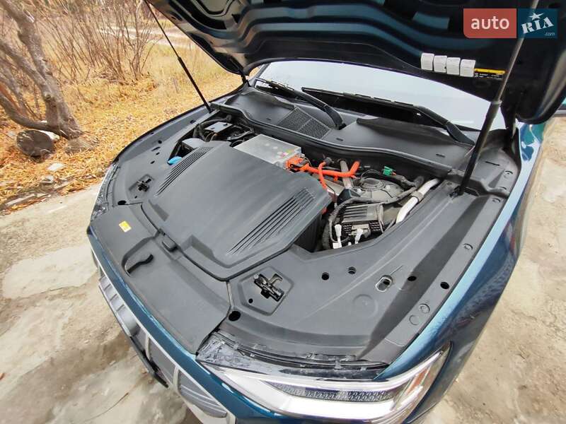 Позашляховик / Кросовер Audi e-tron 2019 в Києві