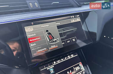 Позашляховик / Кросовер Audi e-tron 2022 в 