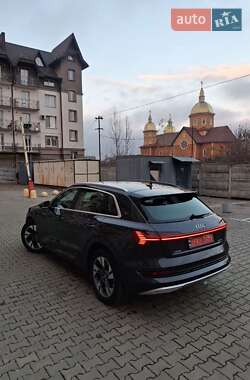 Внедорожник / Кроссовер Audi e-tron 2020 в 