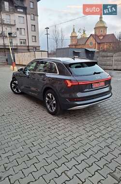 Внедорожник / Кроссовер Audi e-tron 2020 в 