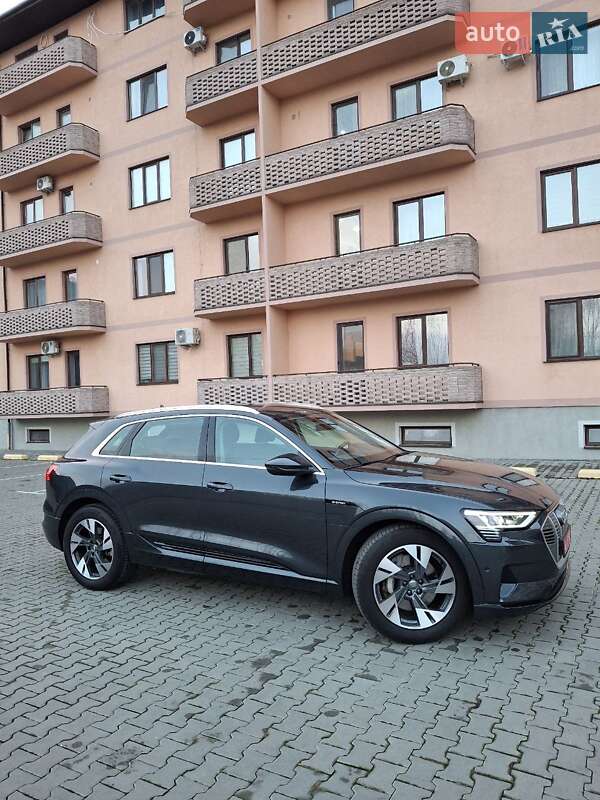 Внедорожник / Кроссовер Audi e-tron 2020 в Ужгороде