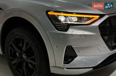 Внедорожник / Кроссовер Audi e-tron 2020 в 