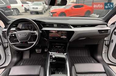 Внедорожник / Кроссовер Audi e-tron 2021 в 
