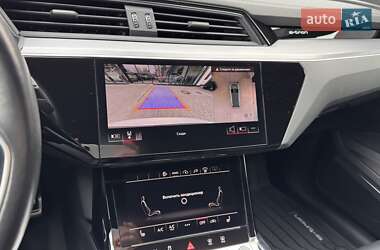 Внедорожник / Кроссовер Audi e-tron 2021 в 