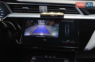 Позашляховик / Кросовер Audi e-tron 2019 в 