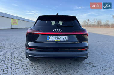Внедорожник / Кроссовер Audi e-tron 2022 в 