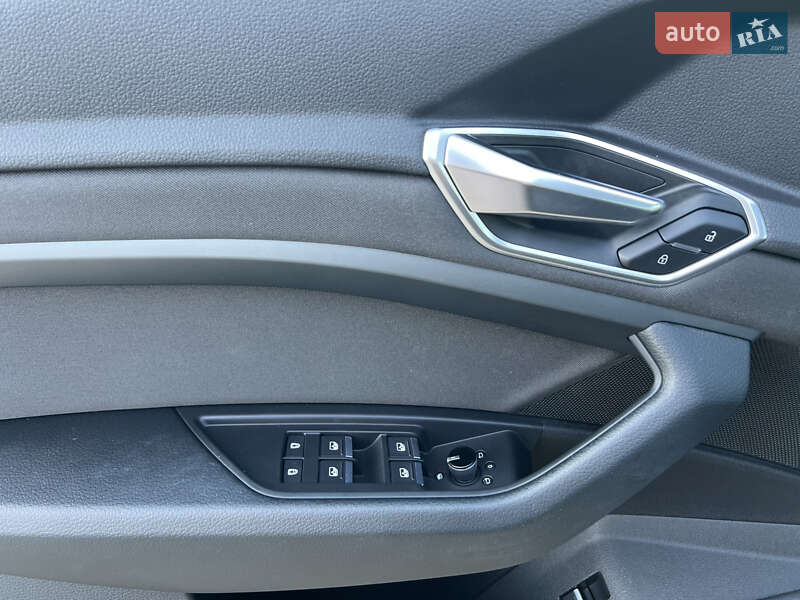 Позашляховик / Кросовер Audi e-tron 2022 в Чернівцях