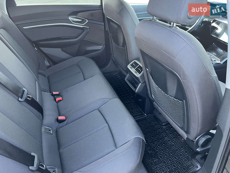 Позашляховик / Кросовер Audi e-tron 2022 в Чернівцях