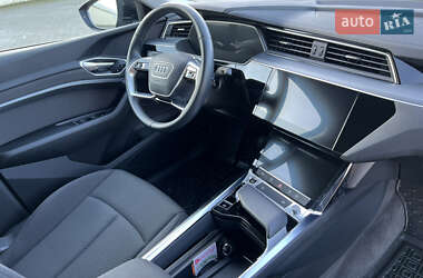 Внедорожник / Кроссовер Audi e-tron 2022 в 