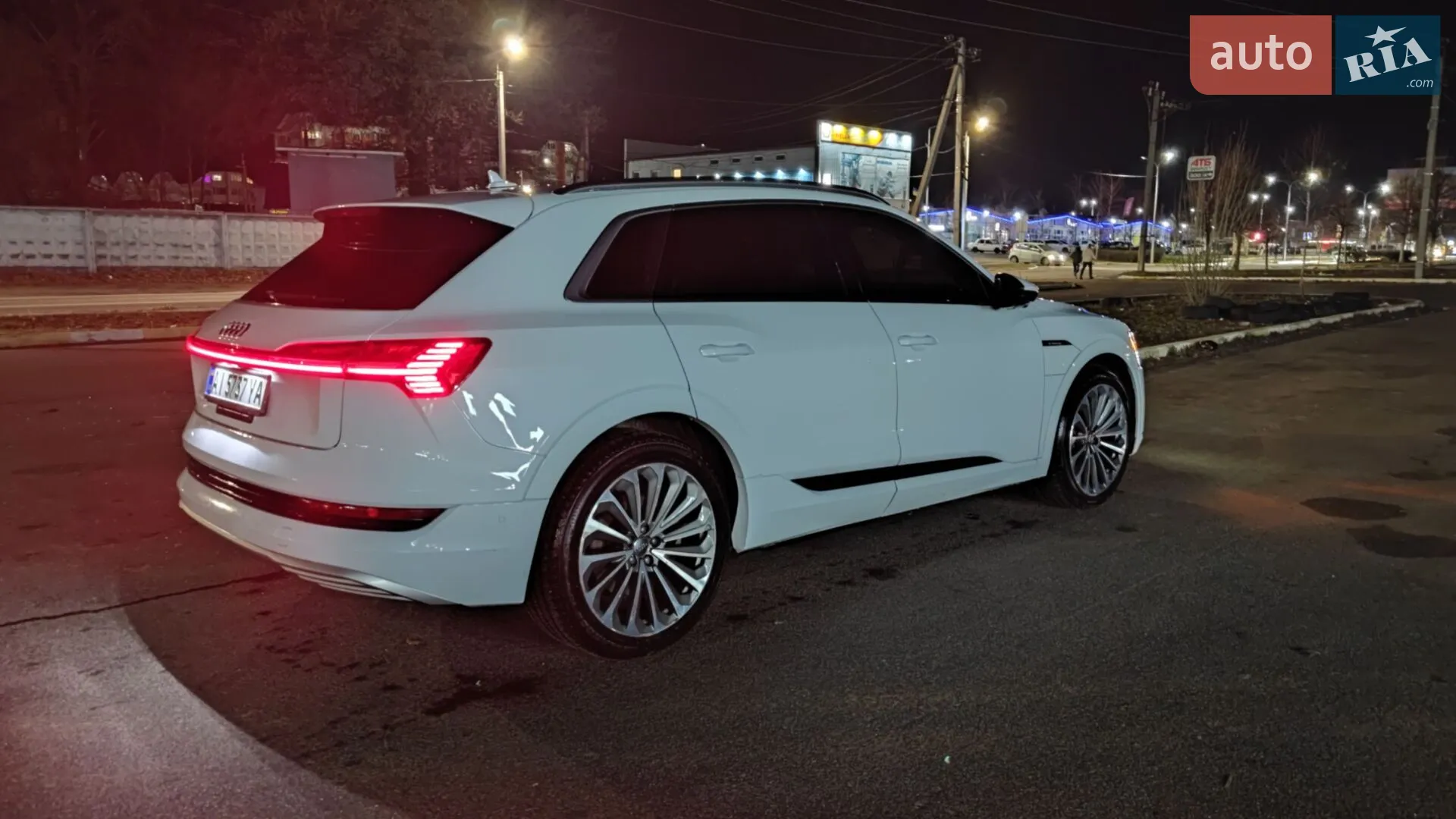 2019 Audi e-tron - мініатюра 2