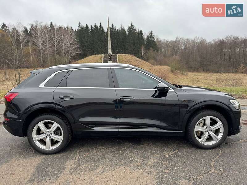Позашляховик / Кросовер Audi e-tron 2019 в Києві
