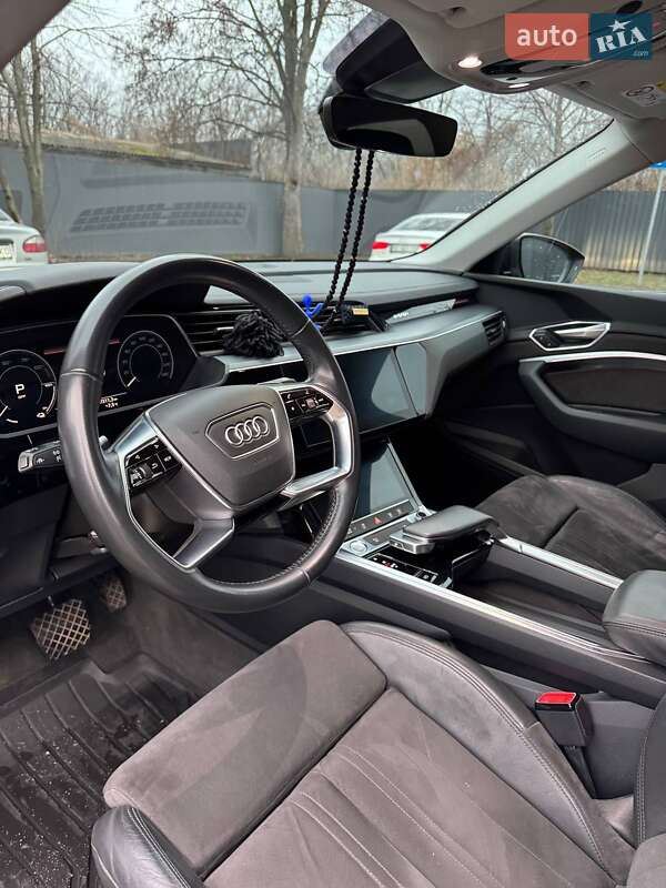 Позашляховик / Кросовер Audi e-tron 2019 в Києві