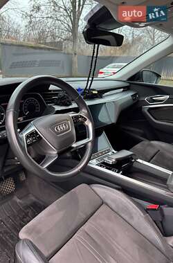 Внедорожник / Кроссовер Audi e-tron 2019 в 